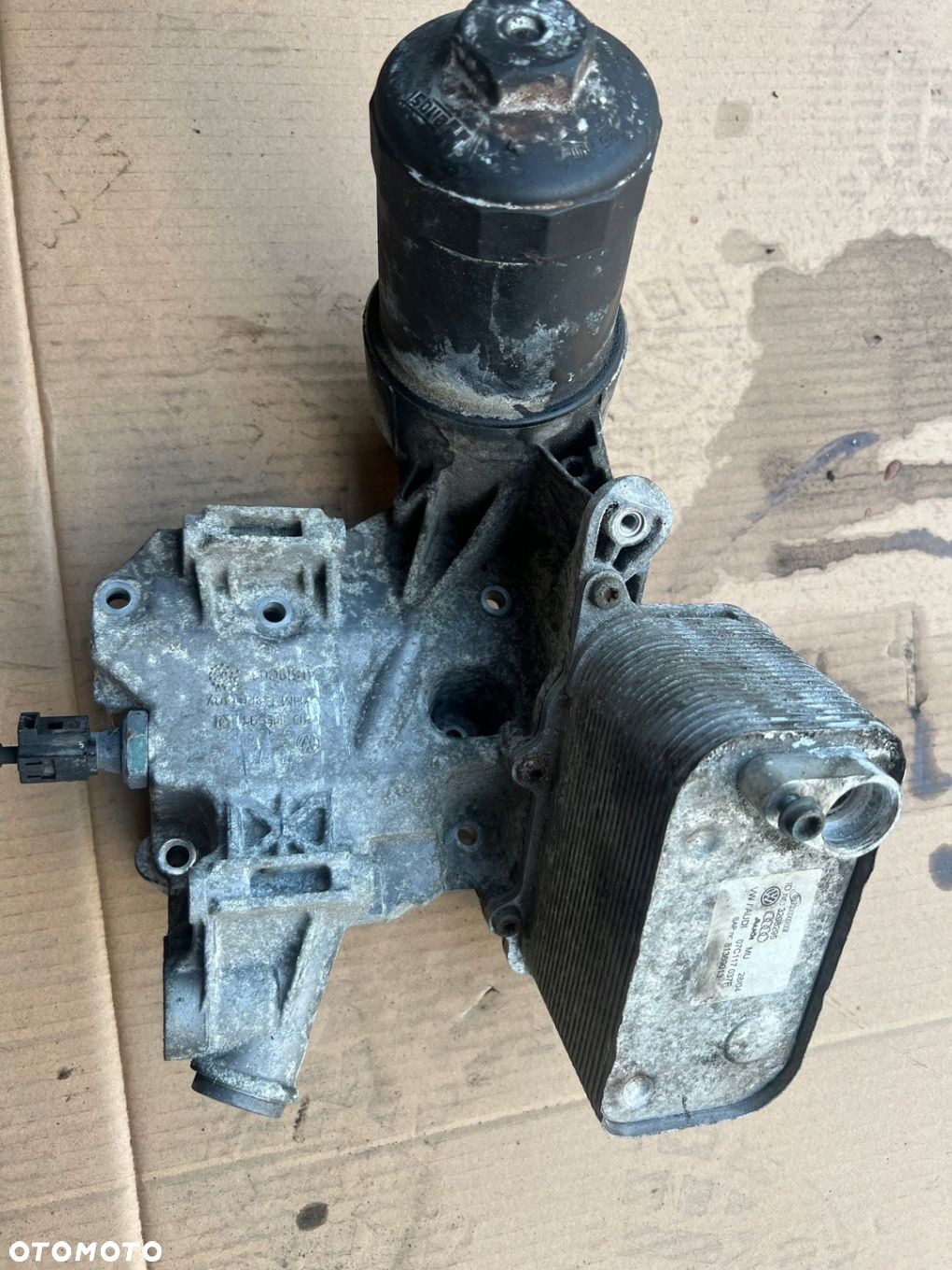 OBUDOWA FILTRA OLEJU PODSTAWA AUDI A8 D3 6.0 W12 BHT 07D115911J - 3
