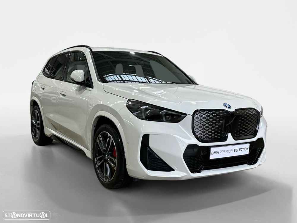 BMW iX1 eDrive20 Pack Desportivo M - 7