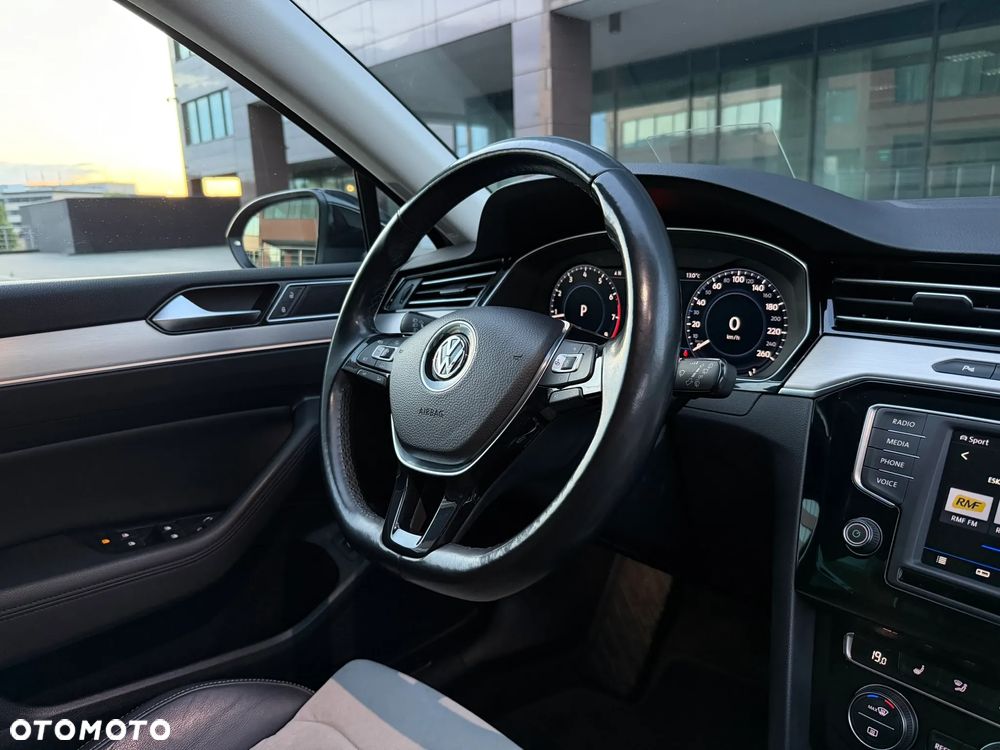 Volkswagen Passat 1.8 TSI (BlueMotion Technology) DSG Highline - 17