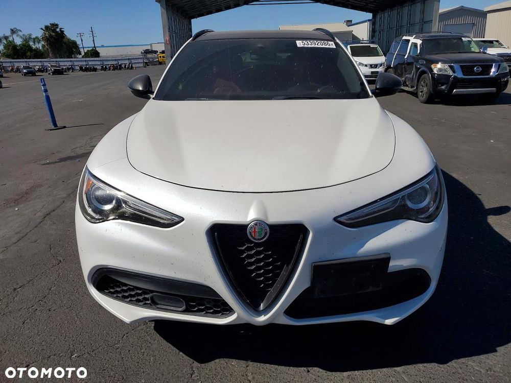 Alfa Romeo Stelvio 2.0 Turbo 16V AT8-Q4 Ti - 6