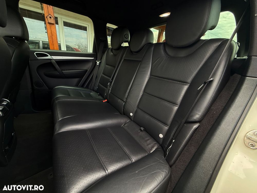 Porsche Cayenne - 16