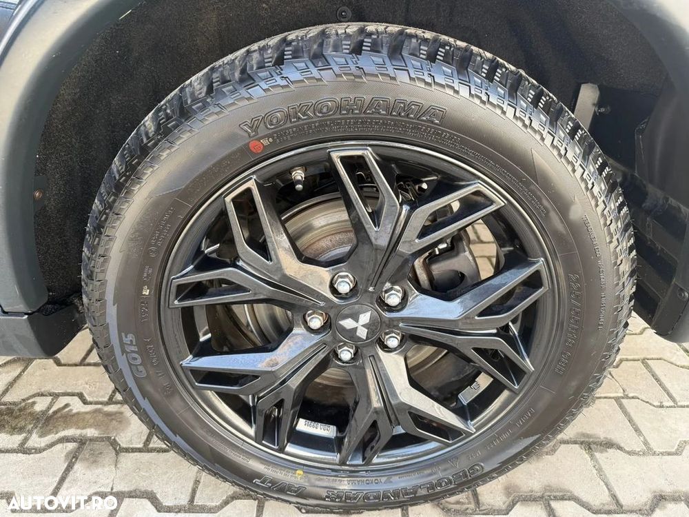 Mitsubishi Outlander - 26