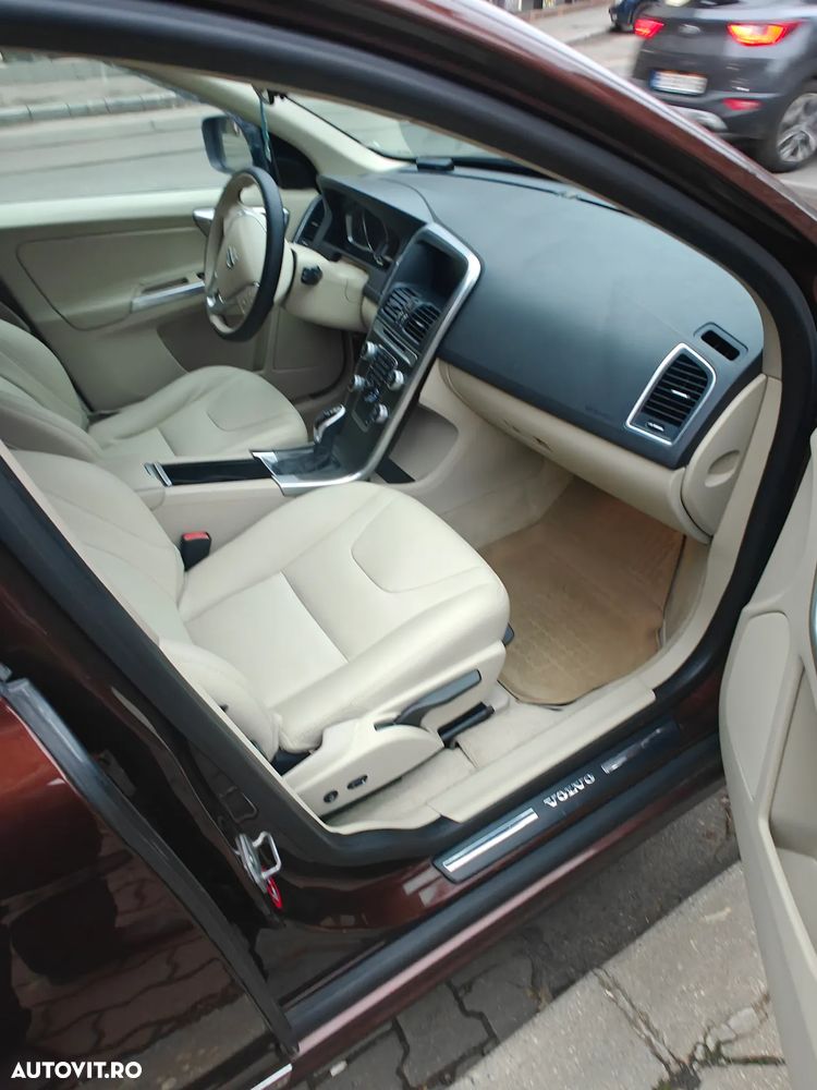 Volvo XC 60 D5 AWD Momentum - 4