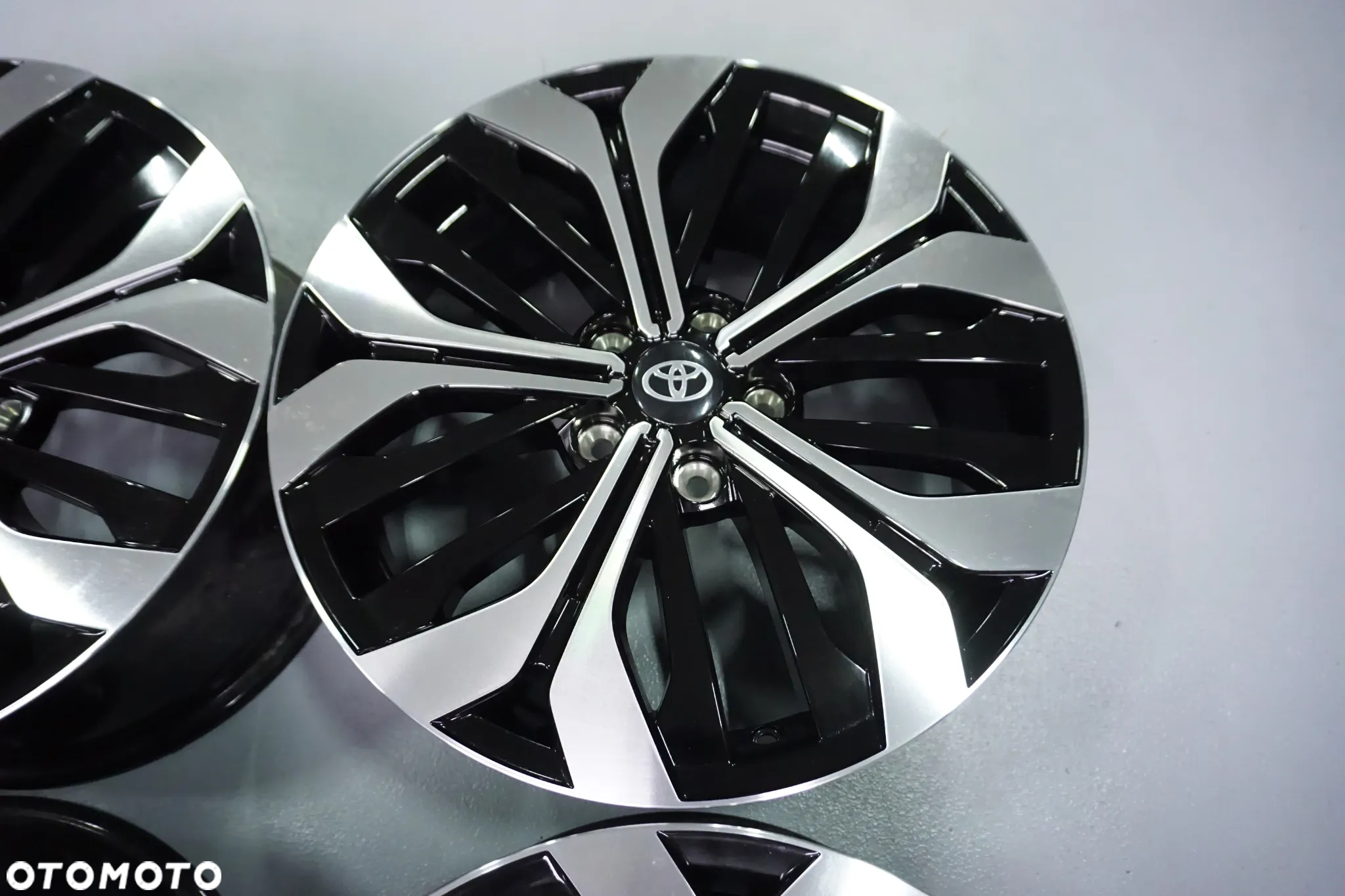 FELGI ALUMINIOWE 18 TOYOTA  CH-R AURIS AVENSIS RAV 4 COROLLA VERSO YARIS CROSS CAMRY  5X114,3 - 3