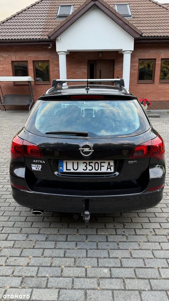 Opel Astra 2011 photo 3