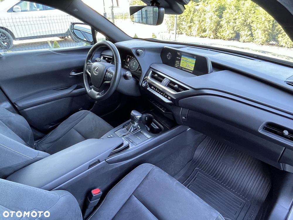 Lexus UX - 18