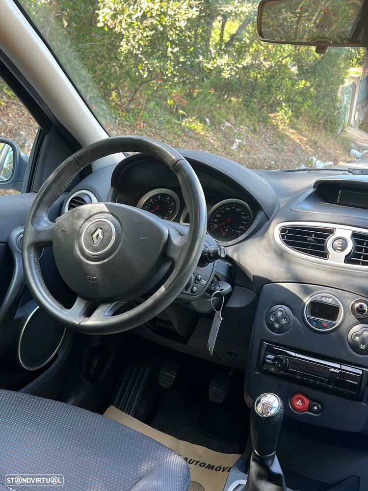 Renault Clio 1.2 16V Dynamique S - 9