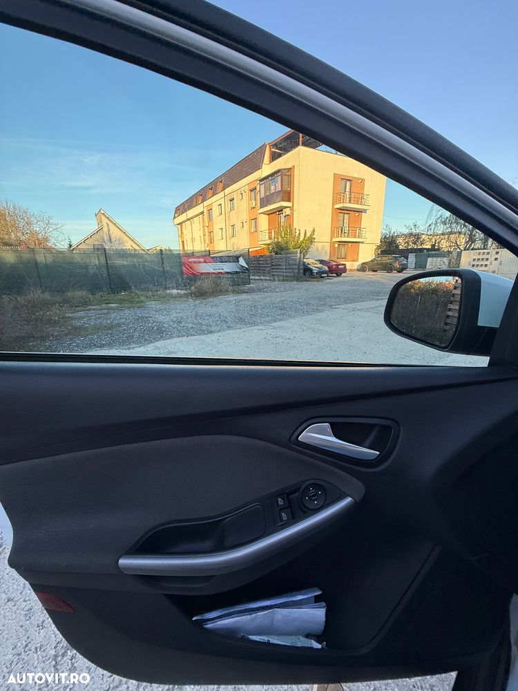Ford Focus 1.6 TDCi DPF SYNC Edition - 9