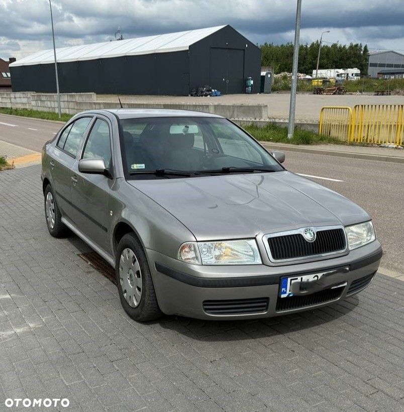 Skoda Octavia 1.6 Tour - 1