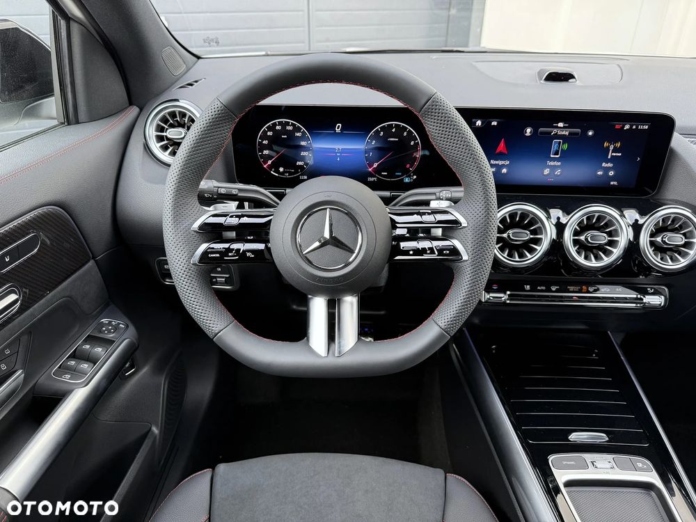 Mercedes-Benz GLA - 16