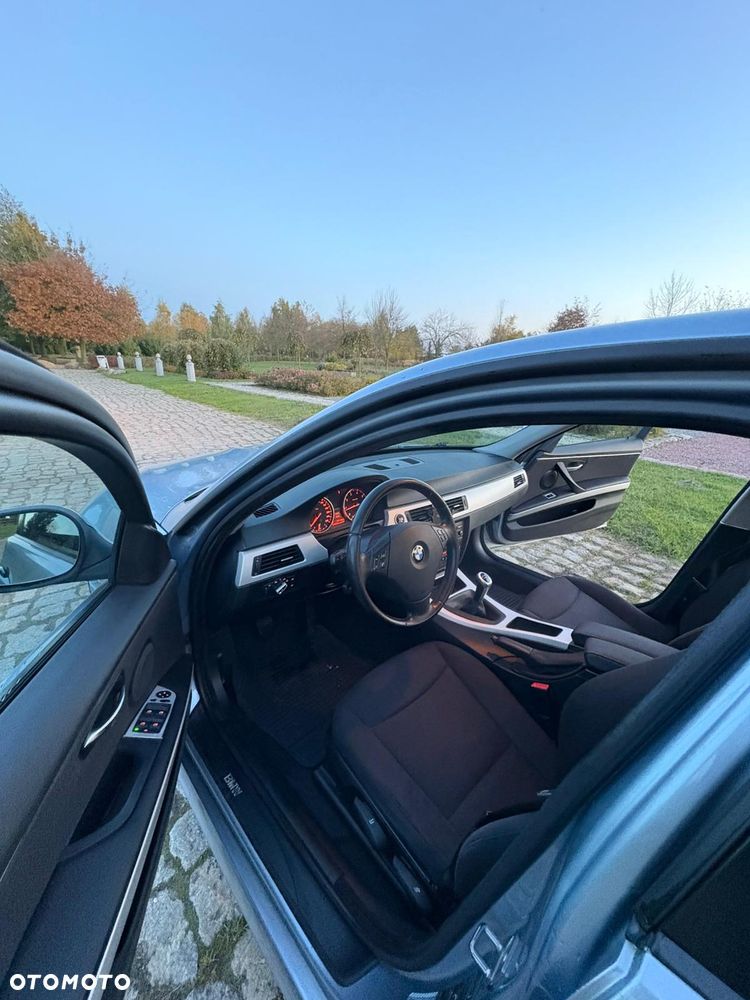 BMW Seria 3 318i - 10