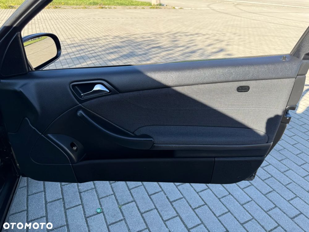 Mercedes-Benz Klasa C 180 Classic - 29