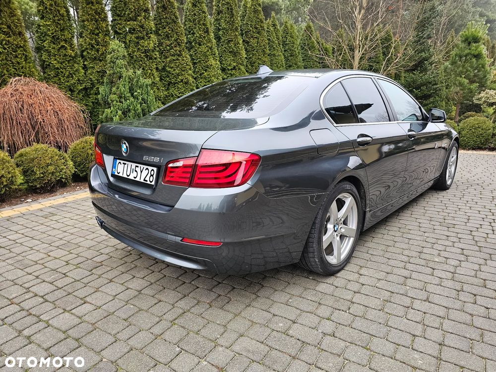 BMW Seria 5 528i - 11