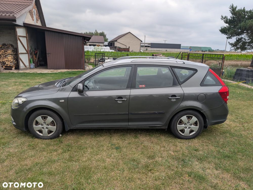 Kia Ceed - 8