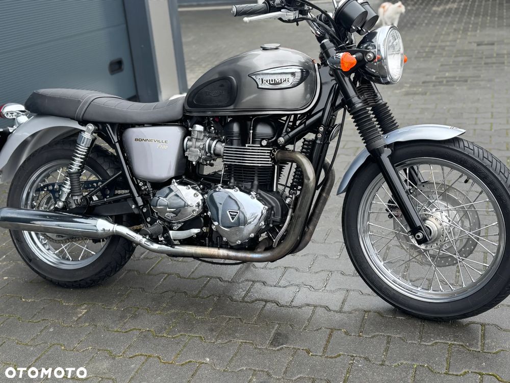 Triumph Bonneville - 5