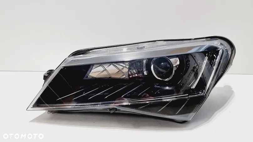 REFLEKTOR LEWY XENON SKODA SUPERB III EUROPA - 1