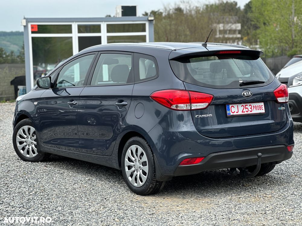 Kia Carens - 5