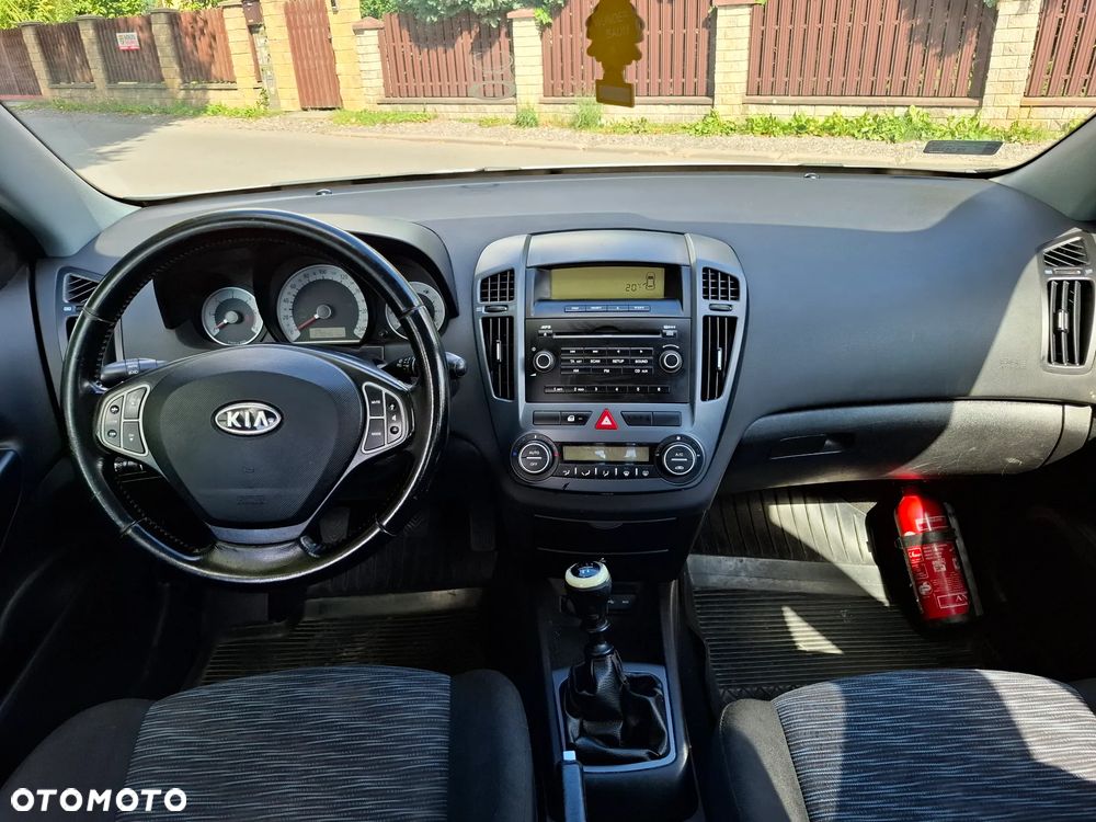 Kia Ceed - 13
