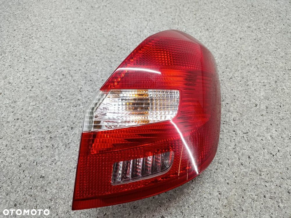 LAMPA TYLNA PRAWA SKODA FABIA II 11-C267 TYC HATCHBACK - 1