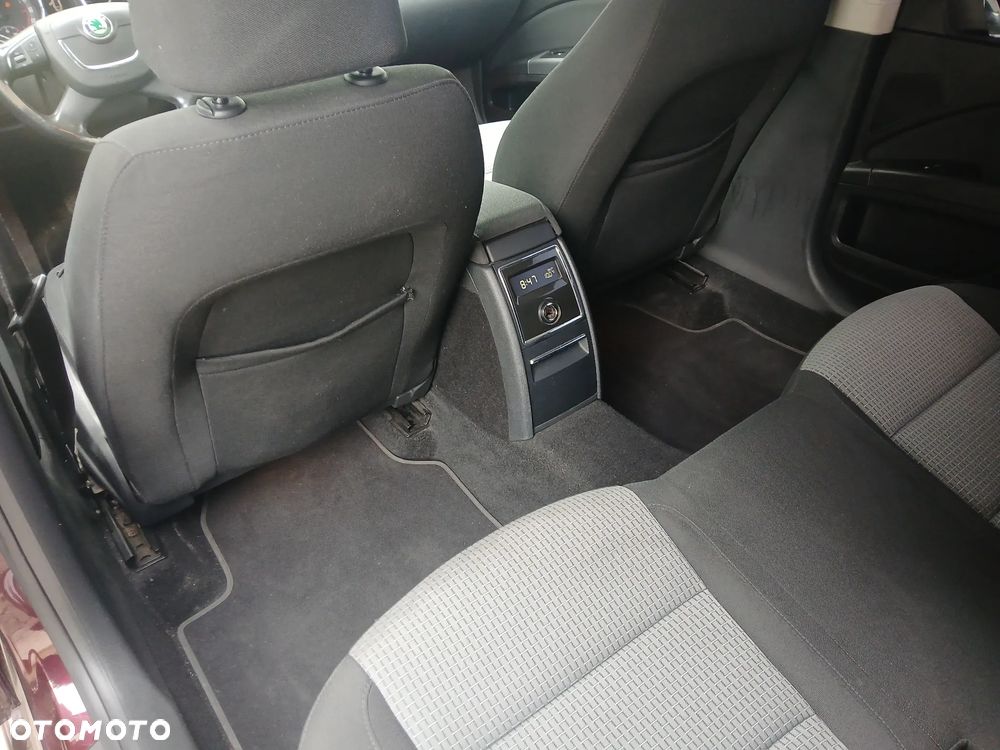 Skoda Superb 2.0 TDI DPF Elegance - 14