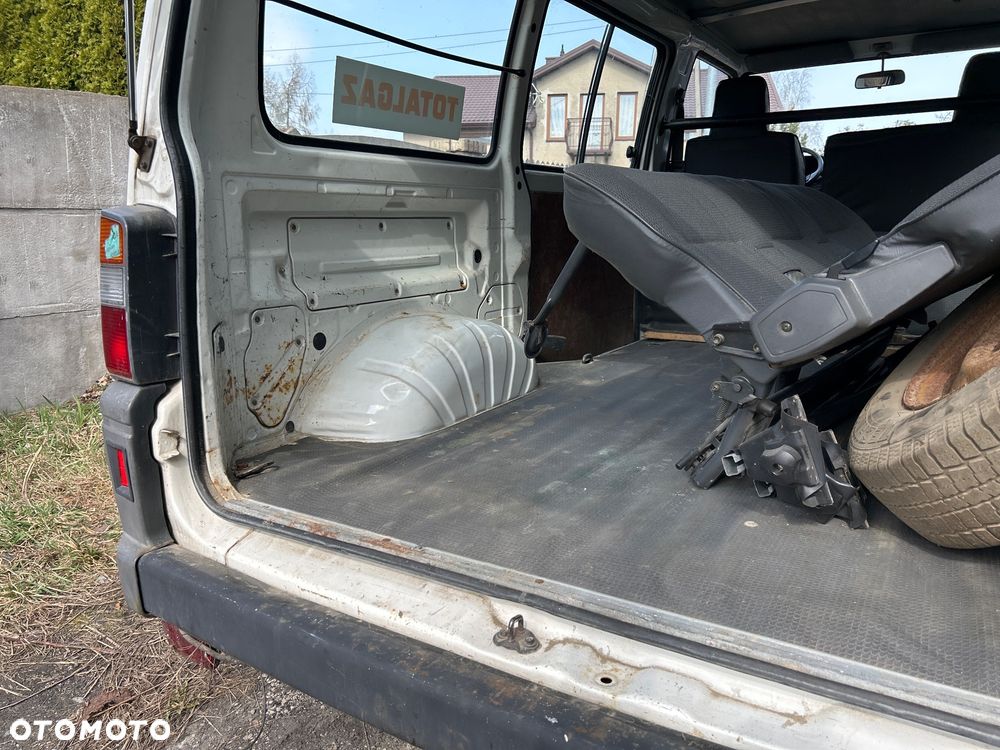 Mitsubishi L300 - 15