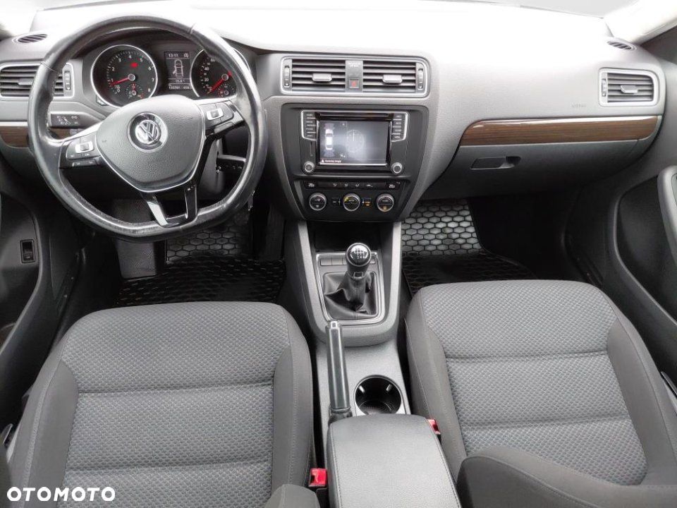 Volkswagen Jetta - 13