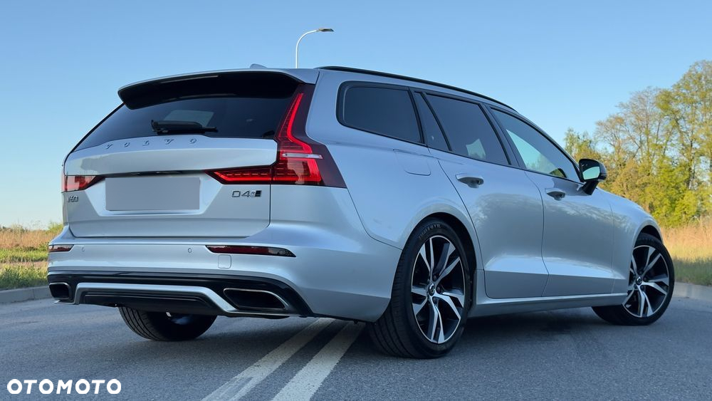 Volvo V60 D4 AWD Geartronic R-Design - 24