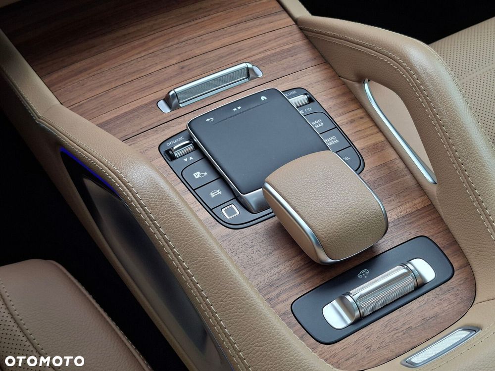 Mercedes-Benz GLS - 27