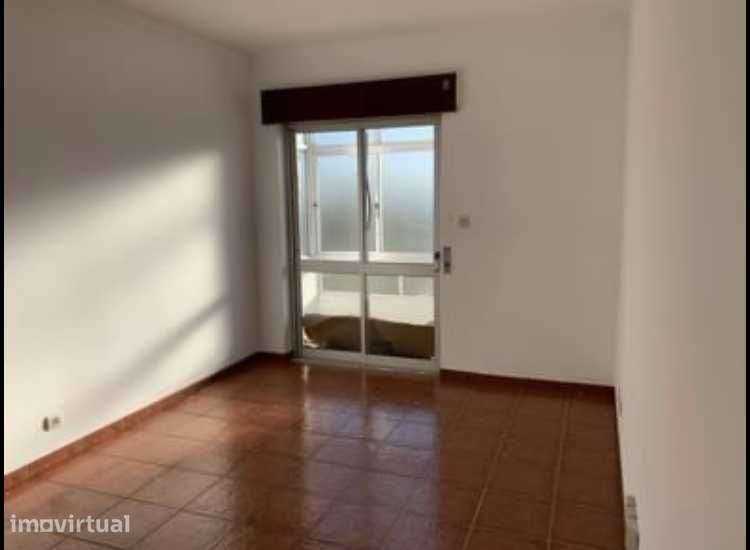 Arrenda-se Apartamento T2 em Vila Nova da Barquinha - Grande imagem: 3/9
