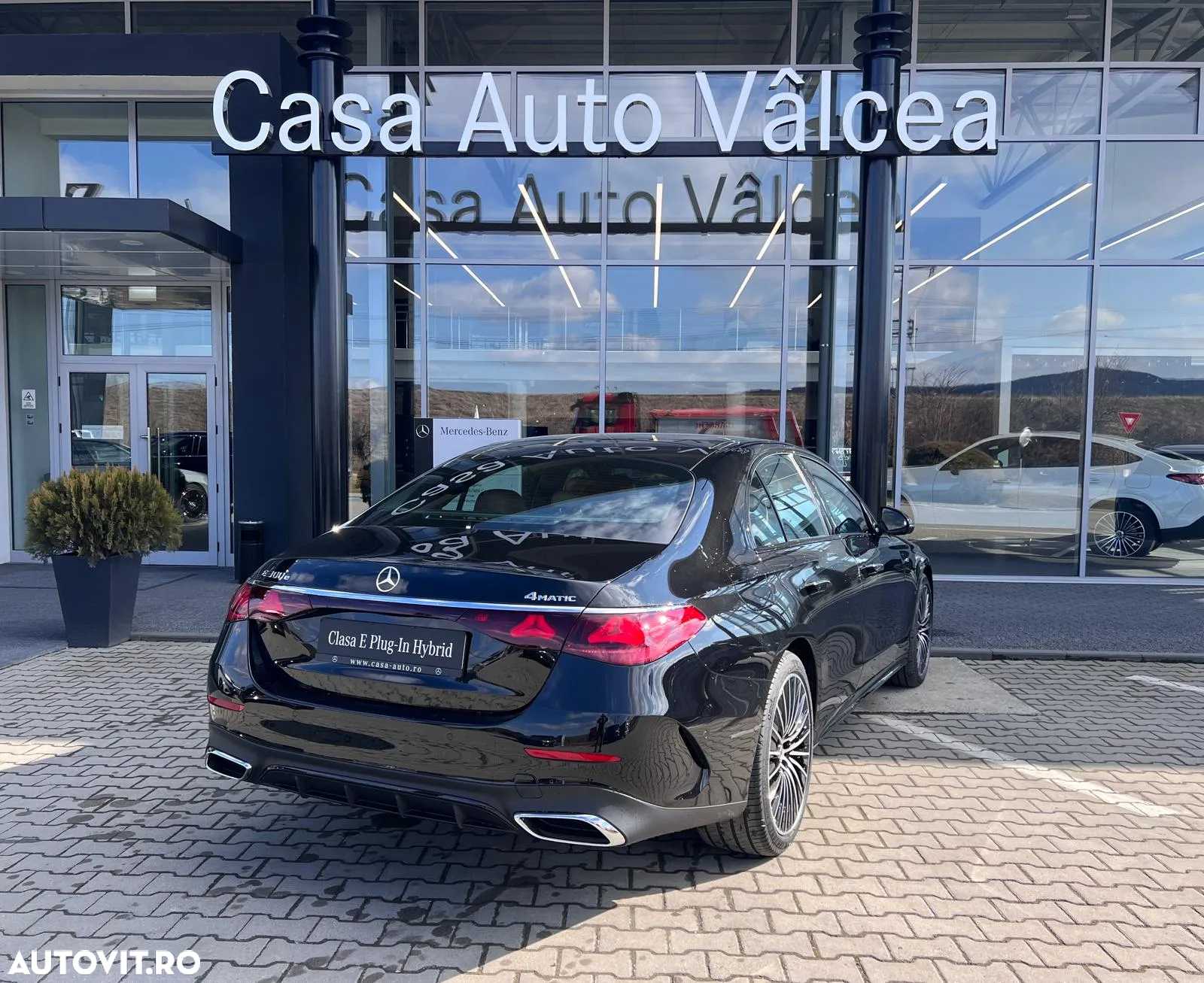 Mercedes-Benz E 300 4MATIC Aut. - 3