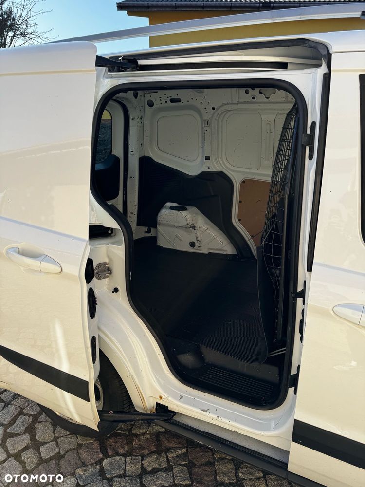 Ford Transit Courier - 23