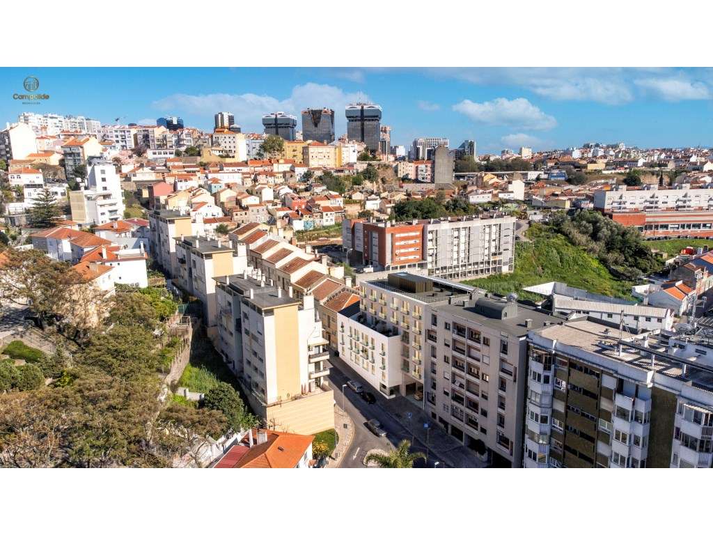 Apartamento T2 novo com arrecadação e garagem em Campolide - Grande imagem: 3/17