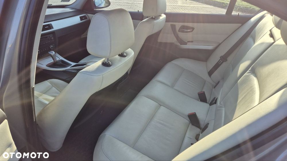 BMW Seria 3 320d - 10