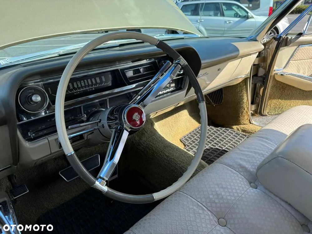 Cadillac Deville - 17