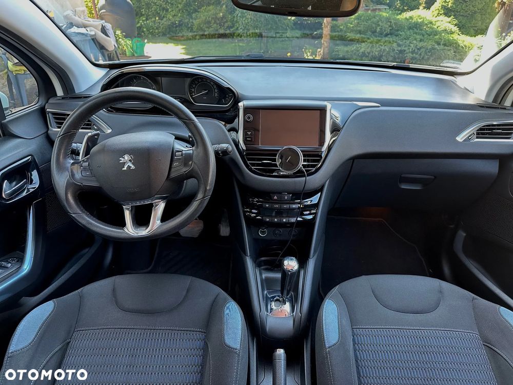 Peugeot 208 - 10