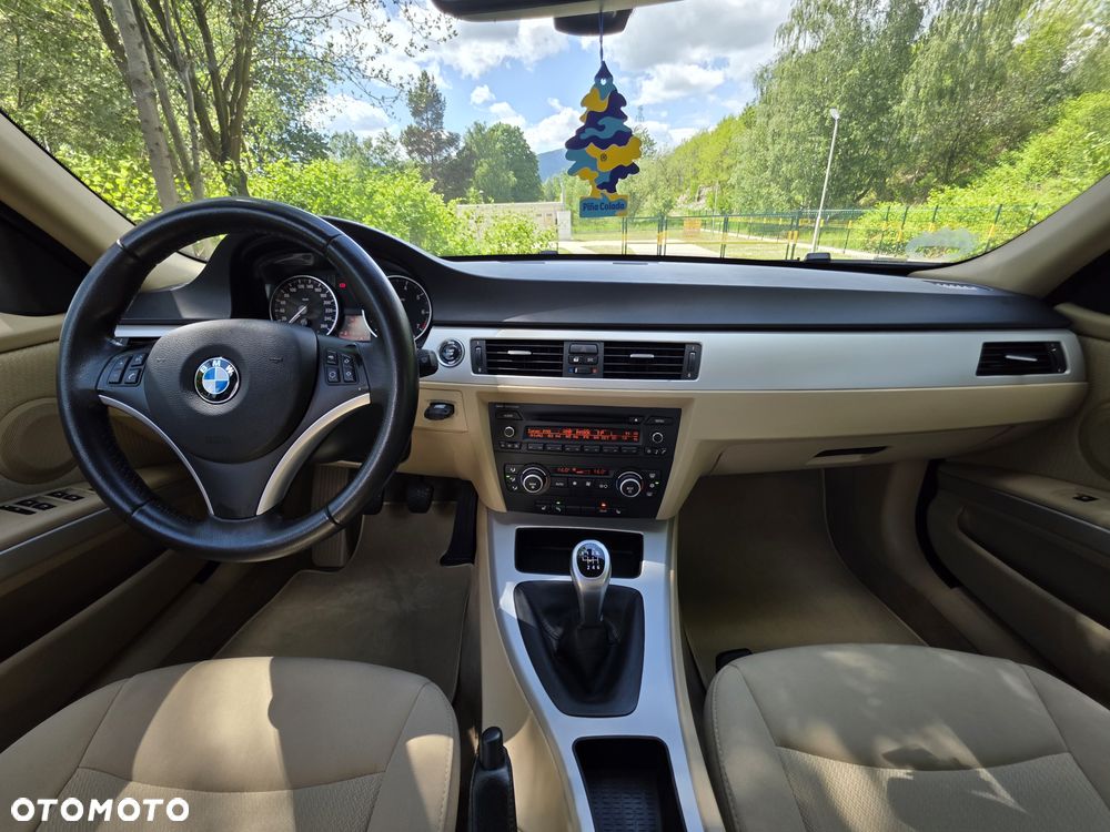 BMW Seria 3 318i - 14