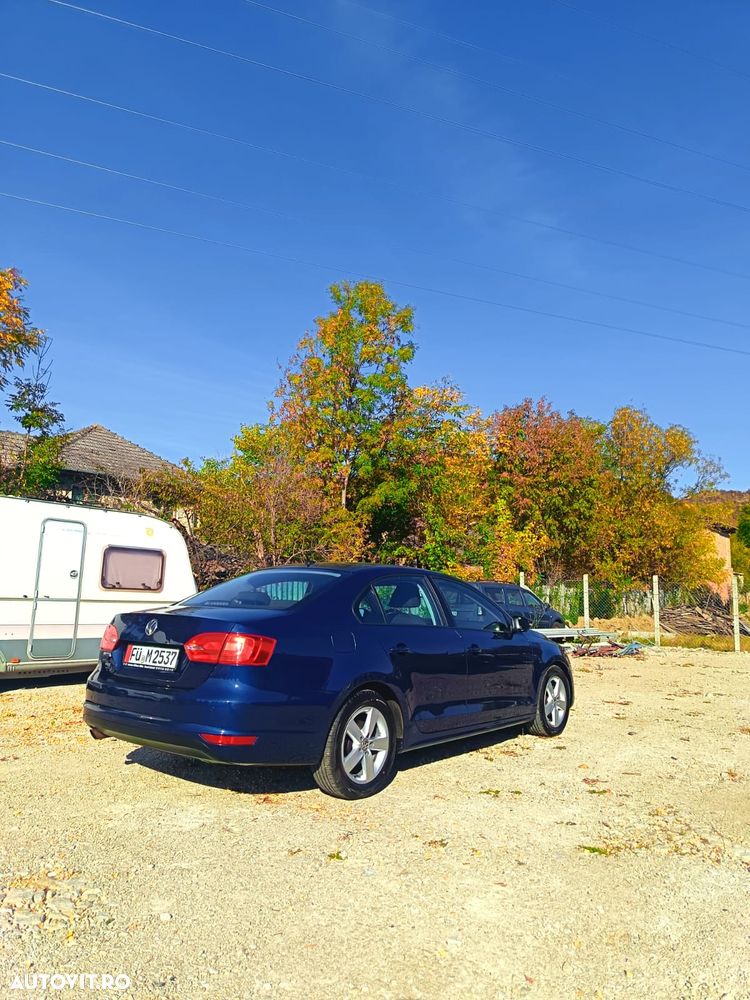 Volkswagen Jetta - 5