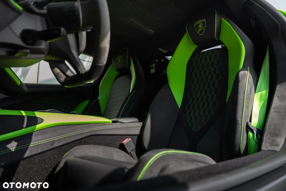 Lamborghini Revuelto - 23