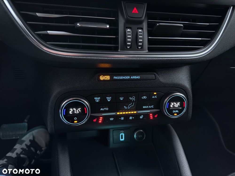 Ford Focus 2.0 EcoBlue Start-Stopp-System TITANIUM - 27