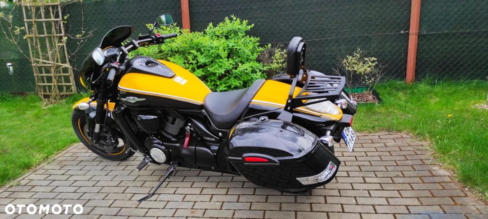 Suzuki Intruder - 11