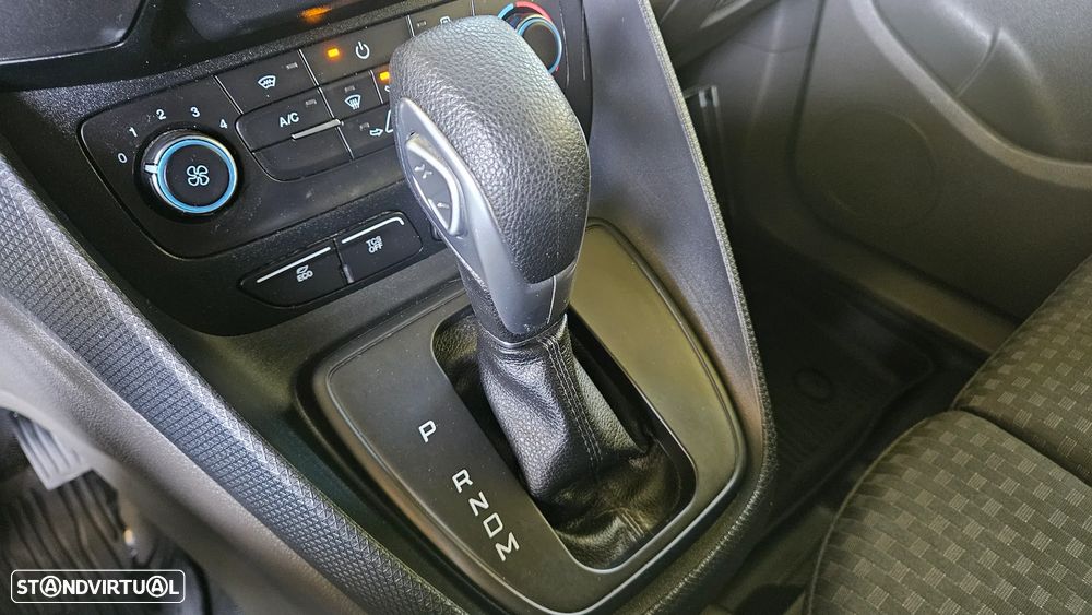 Ford Transit Connect Automática 3Lugares - 26