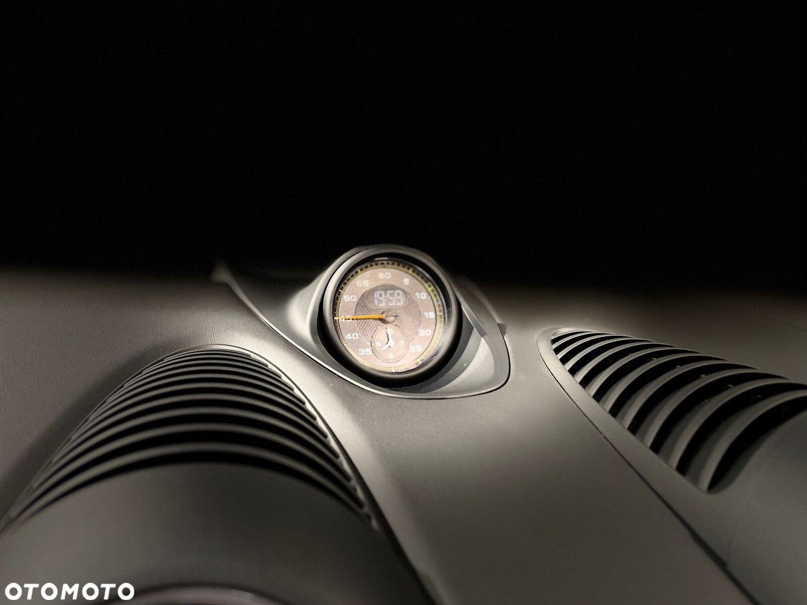 Porsche 718 Spyder - 26