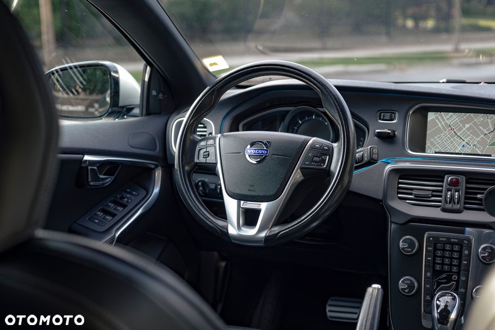 Volvo V40 D4 Geartronic RDesign - 21