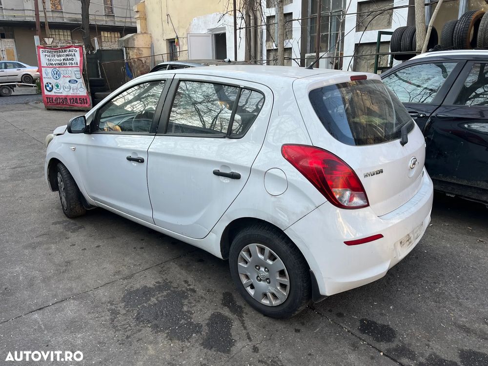 Dezmembrez Hyundai I20 1,1 CRDI  2014 alb - 7