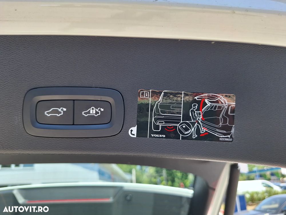 Volvo XC 40 T4 Geartronic Momentum Pro - 33