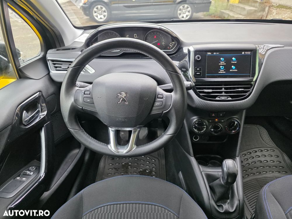 Peugeot 208 1.2 L PureTech Style - 14