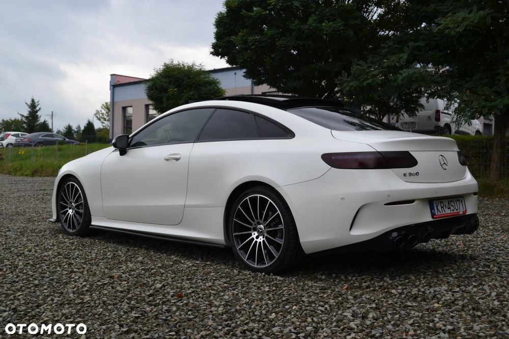 Mercedes-Benz Klasa E 300 Coupe 9G-TRONIC - 4