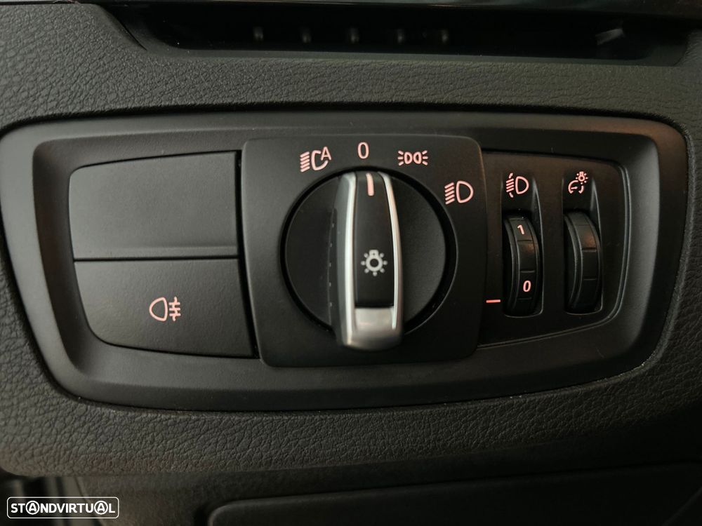 BMW X1 16 d sDrive Advantage Auto - 32