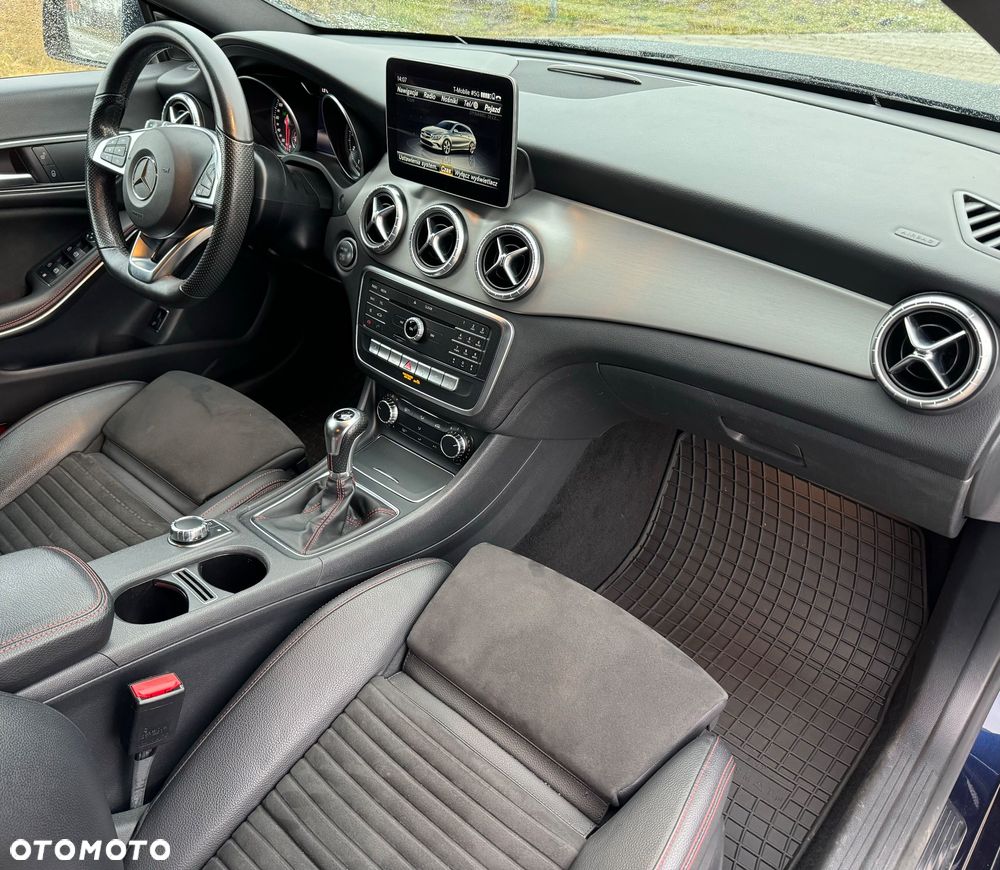 Mercedes-Benz CLA 180 AMG Line - 8