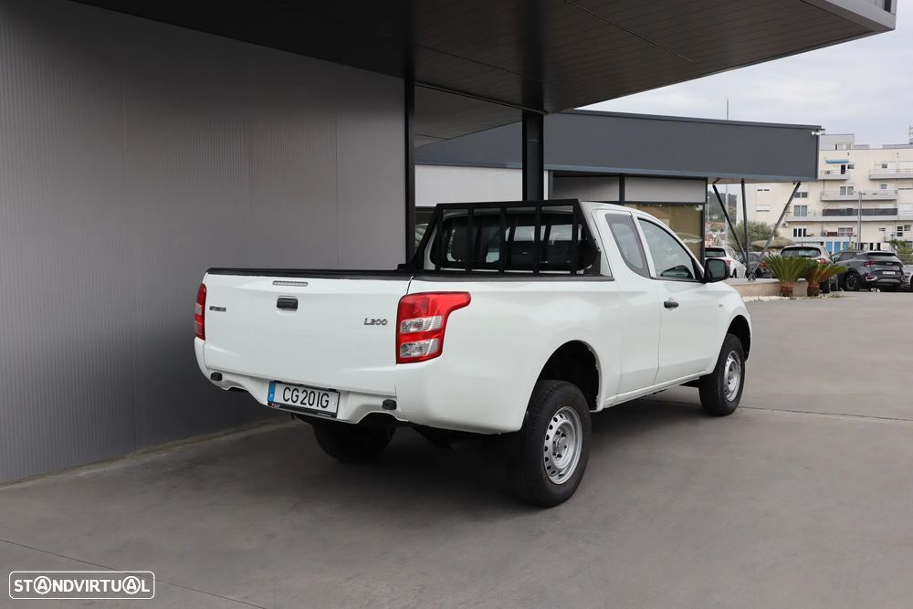 Mitsubishi L200 2.4 DI-D CD Invite 4WD - 2